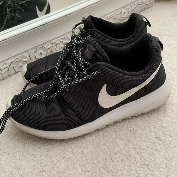 Nike sneakers - Picture 2 of 4